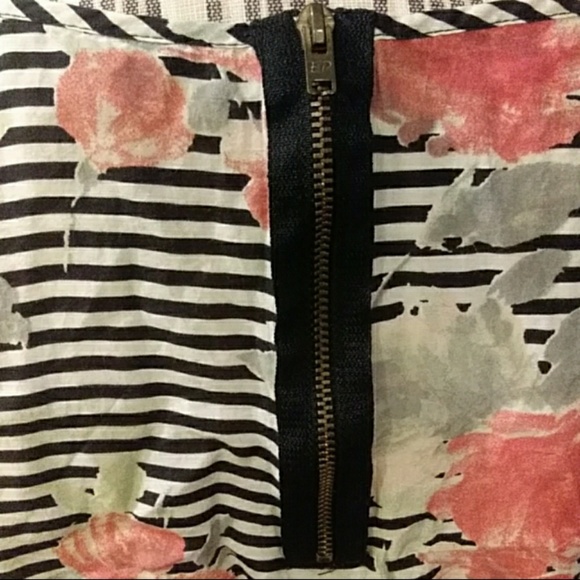 TopShop Floral Striped Boxy Crop Top - Picture 3 of 6